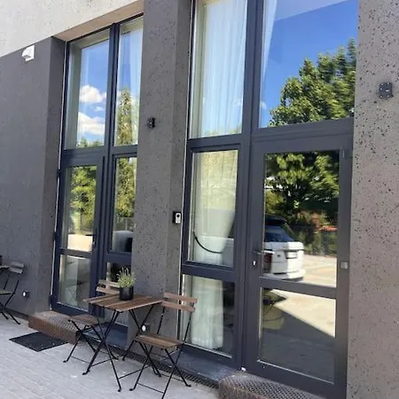 Black And White Loft شقة